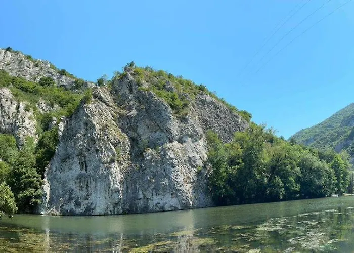 Riverside * 奥夫查尔巴尼亚尼